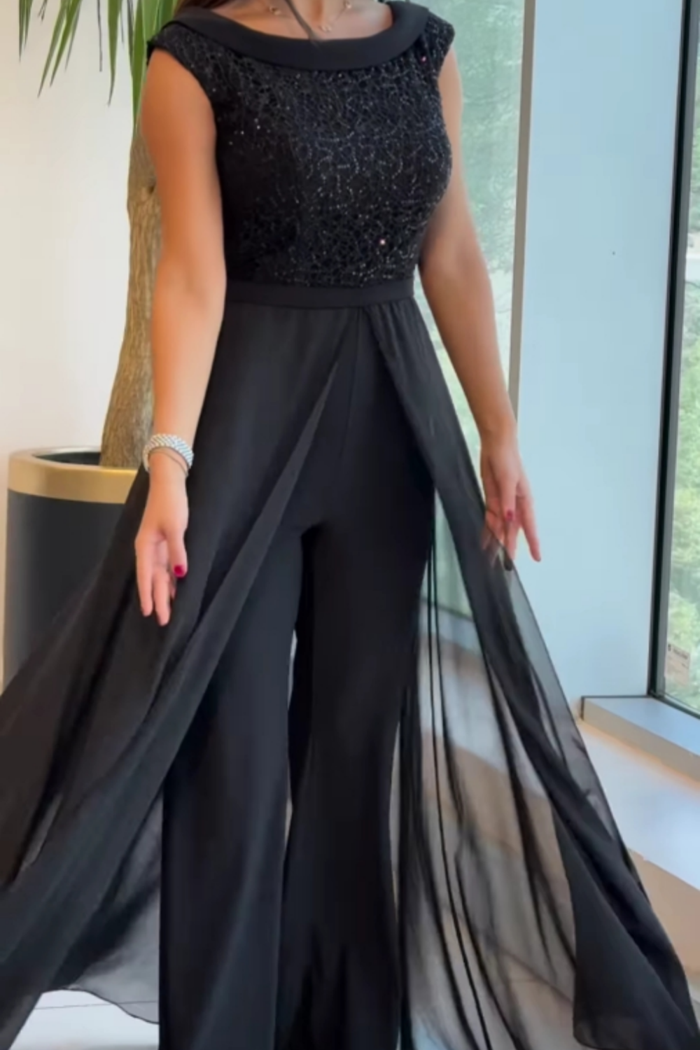 Louna | Elegancki Kombinezon Bez Rękawów