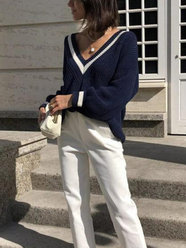 Luna Sweter Sportswear Chic – Sweter z Dzianiny w Kolorze Granatowym z Dekoltem w Serek i Kontrastowymi Paskami