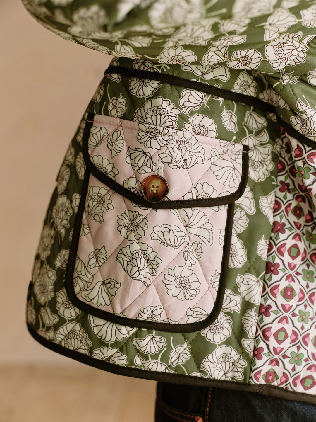 Lennox Kurtka Pikowana z Kwiatowym Wzorem – Wielokolorowa, Boho i Autentyczna dla Unikalnego Stylu