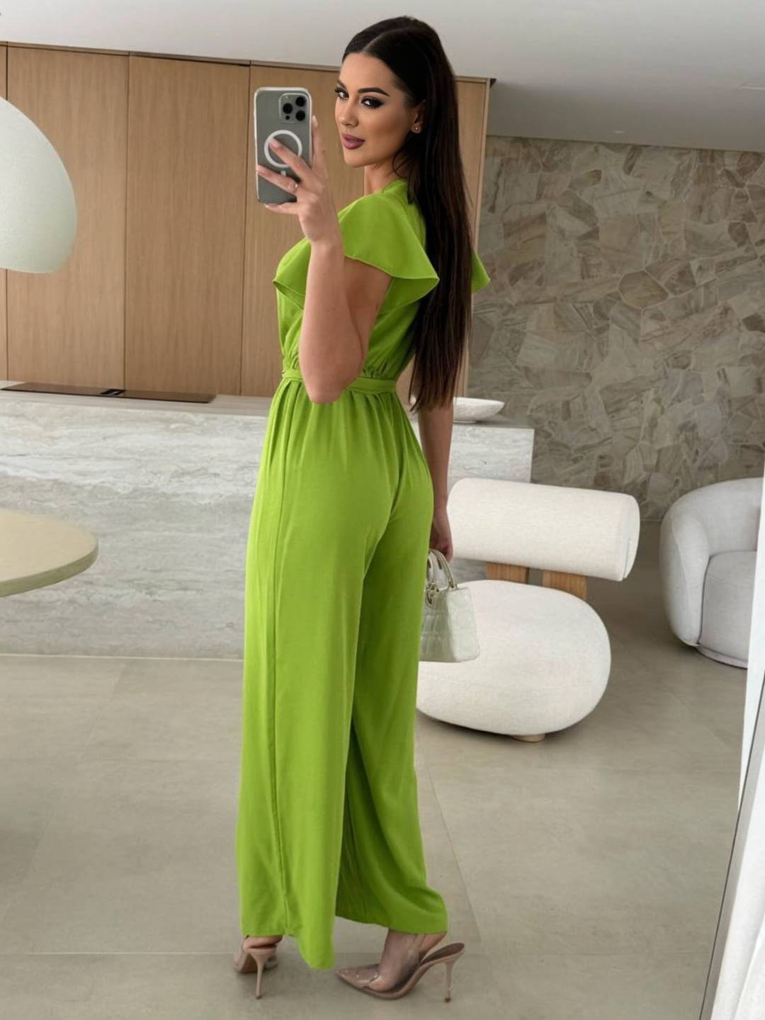 Kombinezon damski Rochelle - Elegancki gładki kombinezon z dekoltem w szpic, paskiem i falbanami na nogawkach