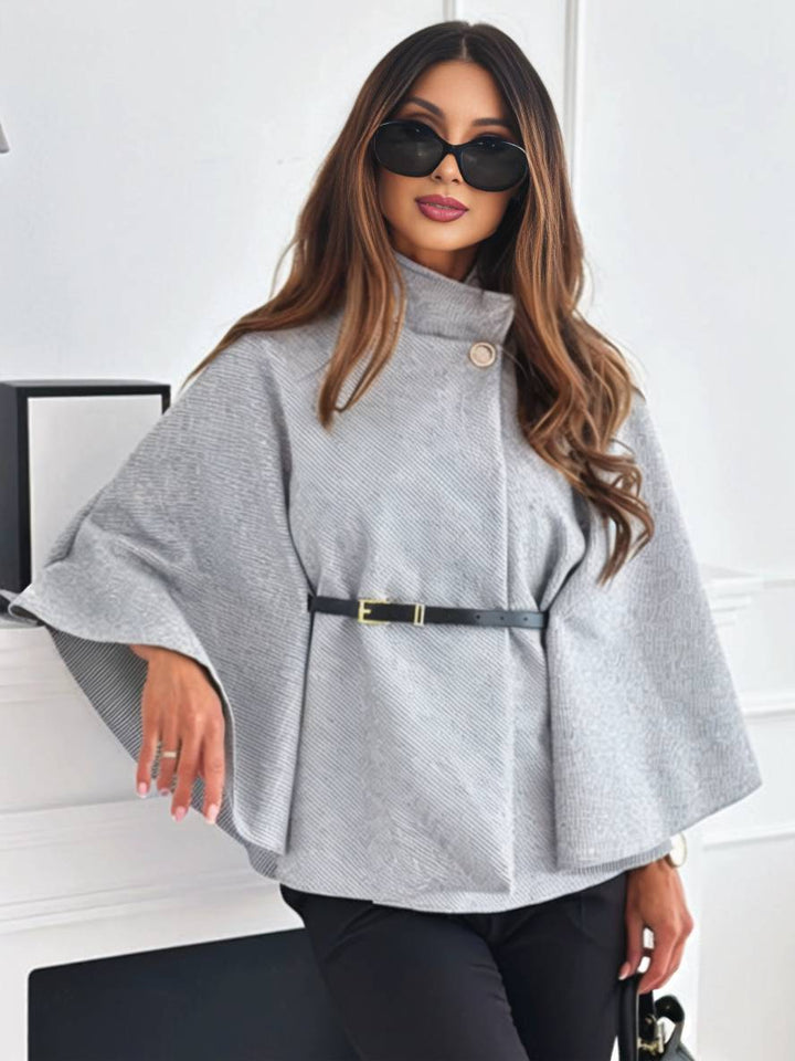 Judith Poncho Damskie – Krótki Elegancki Płaszcz z Guzikami, Paskiem i Rękawami Nietoperzowymi