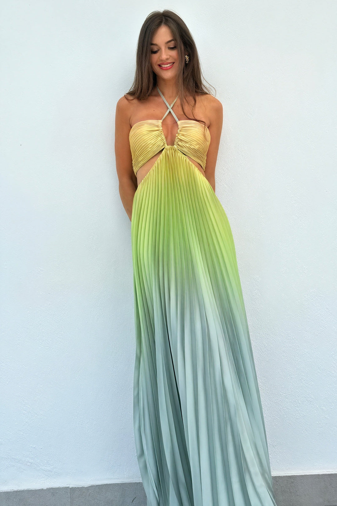 Genoveffa Sukienka Maxi Plisowana – Elegancja z Dekoltem Halter i Wyszukany Styl na Okazje Specjalne