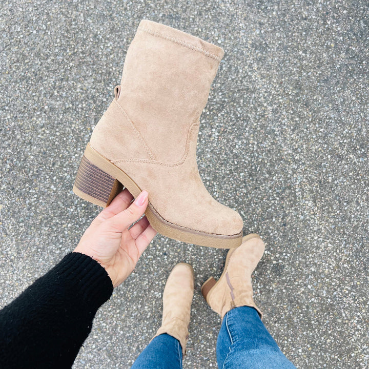 Ivy Damskie Botki Khaki – Zamszowe Półwysokie Buty z Zamkiem & Wygodnym Obcasem