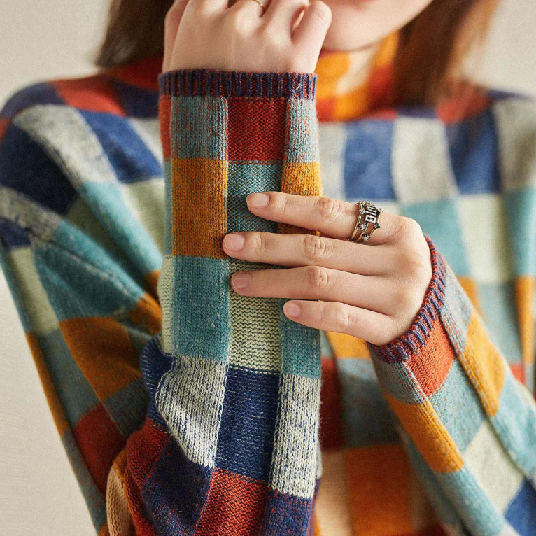 Nicole Sweter Damski Luksusowy – Elegancki Sweter w Kratę z Miękkiego i Wyrafinowanego Kaszmiru