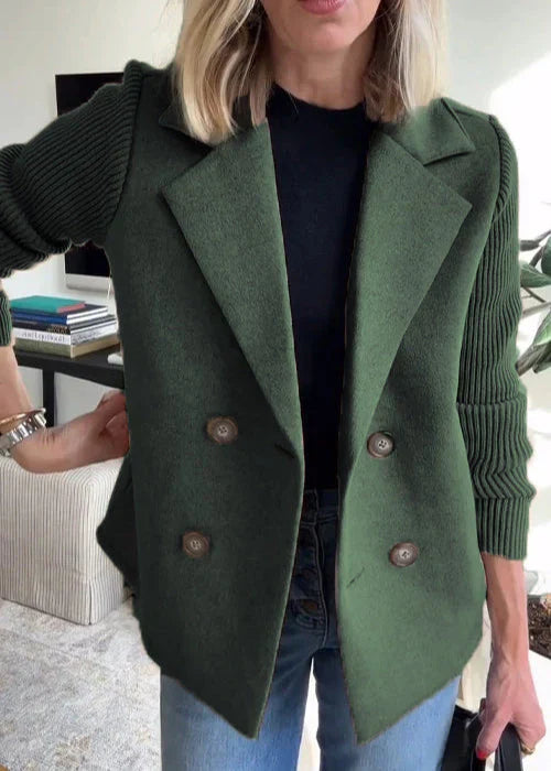 Liane Płaszcz Damski – Elegancki Płaszcz o Ponadczasowym Designie, Wyszczuplającym Kroju i Stylowych Guzikach