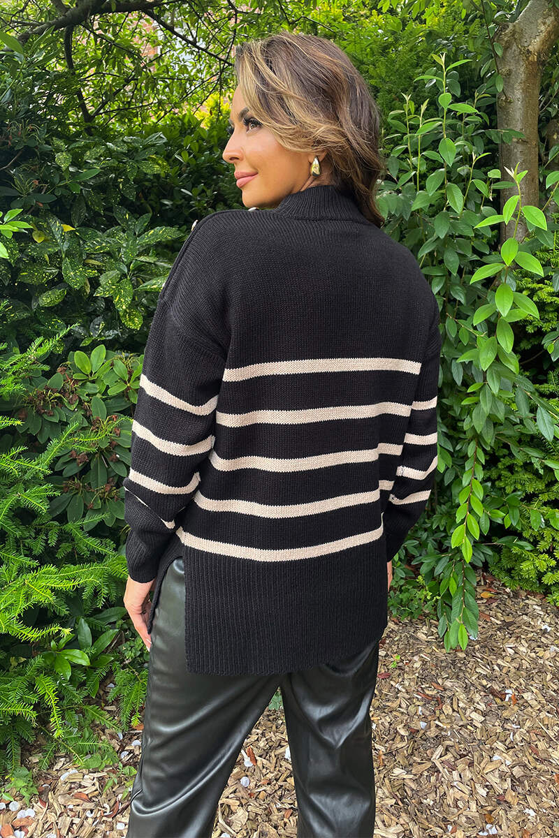 Emilia | Sweter w paski z detalem guzików na ramieniu