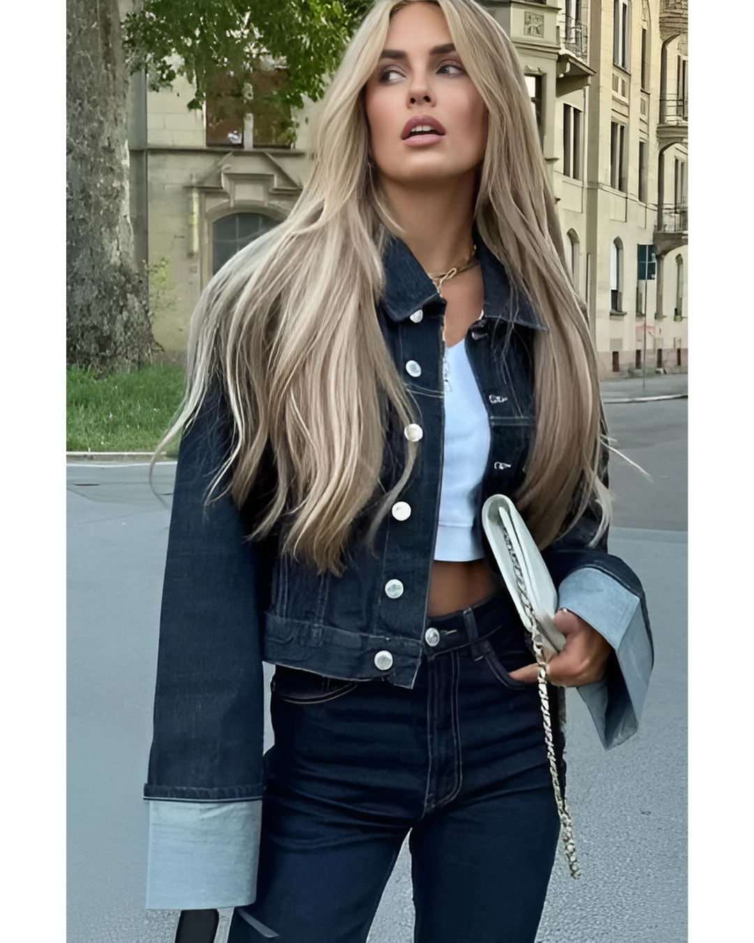 Bea Zestaw Denim Damski – Krótka Kurtka i Szerokie Jeansy z Kontrastowymi Klapami dla Modnego Looku