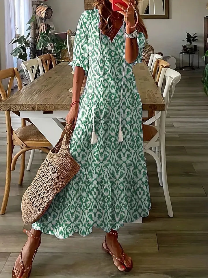 Letnia Sukienka Damska Charm – Elegancka Sukienka Boho z Falbankami, Dekoltem w Serek i Wzorem Ikat