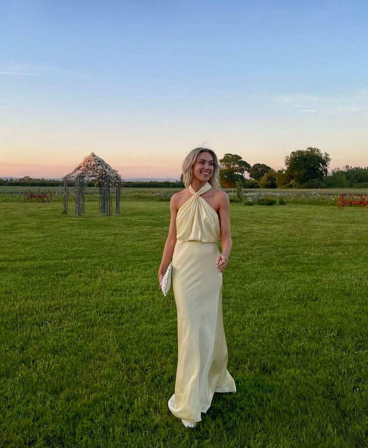 Gabriella Damska Sukienka Maxi – Elegancka Suknia z Dekoltem Halter, Marszczeniami i Zwiewną Tkaniną na Specjalne Okazje