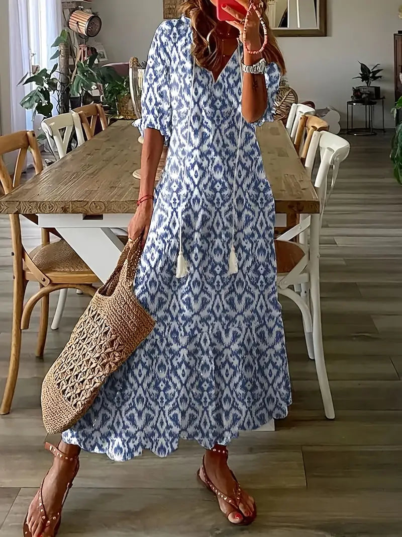 Letnia Sukienka Damska Charm – Elegancka Sukienka Boho z Falbankami, Dekoltem w Serek i Wzorem Ikat