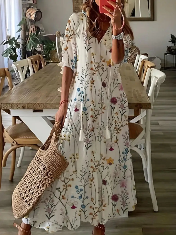 Letnia Sukienka Damska Charm – Elegancka Sukienka Boho z Falbankami, Dekoltem w Serek i Wzorem Ikat