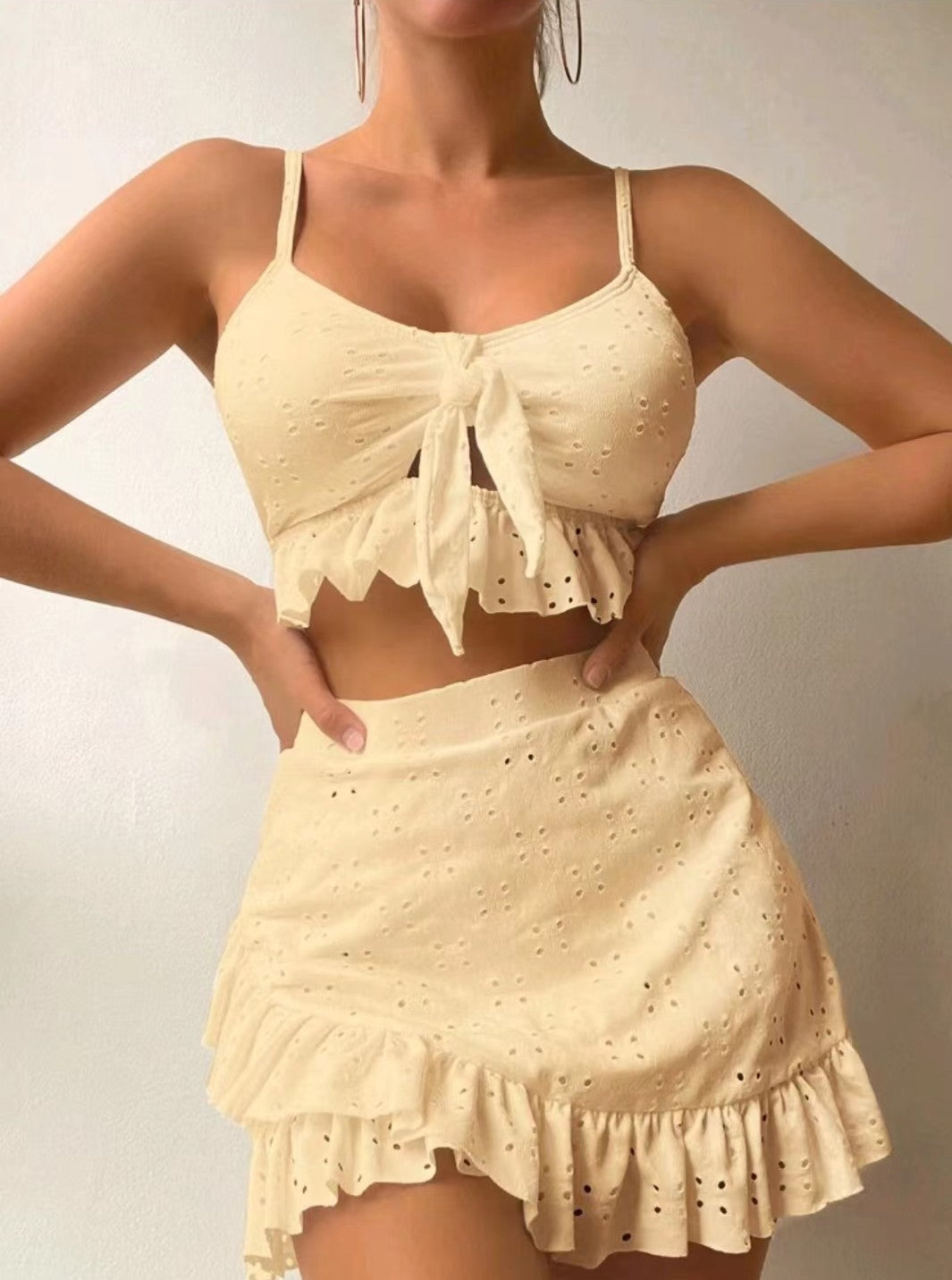 Serena 3-Częściowy Strój Kąpielowy Damski – Modne Bikini z Falbankami, Spódniczką i Dopasowanym Topem