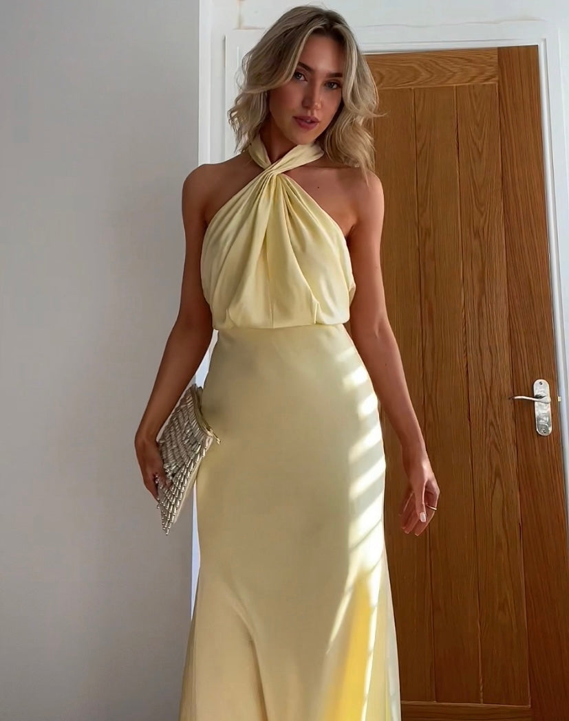 Gabriella Damska Sukienka Maxi – Elegancka Suknia z Dekoltem Halter, Marszczeniami i Zwiewną Tkaniną na Specjalne Okazje
