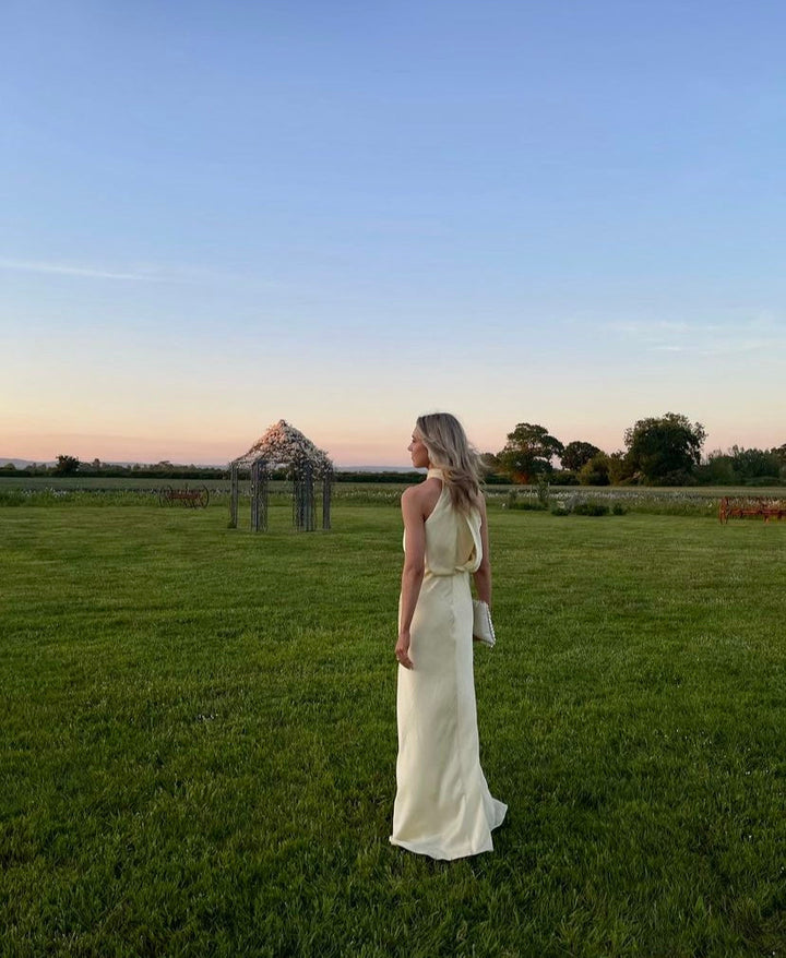 Gabriella Damska Sukienka Maxi – Elegancka Suknia z Dekoltem Halter, Marszczeniami i Zwiewną Tkaniną na Specjalne Okazje