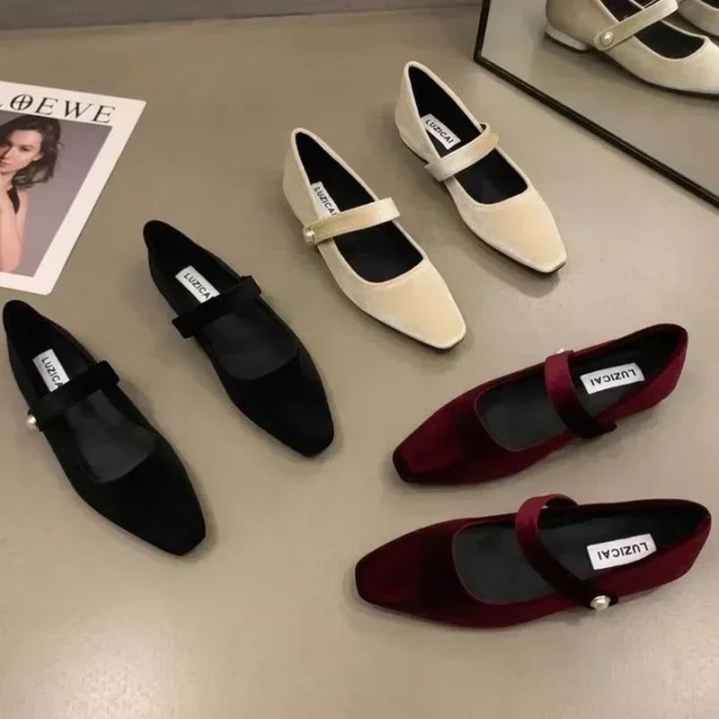 Amélie Baleriny Damskie – Eleganckie Buty z Perłowym Paseczkiem i Szykownym Szpiczastym Noskiem