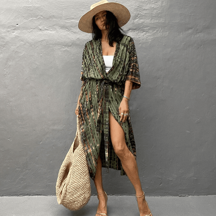 Brenna Sukienka Kimono Looksy – Boho wzór tie-dye i lekki, półdługi fason