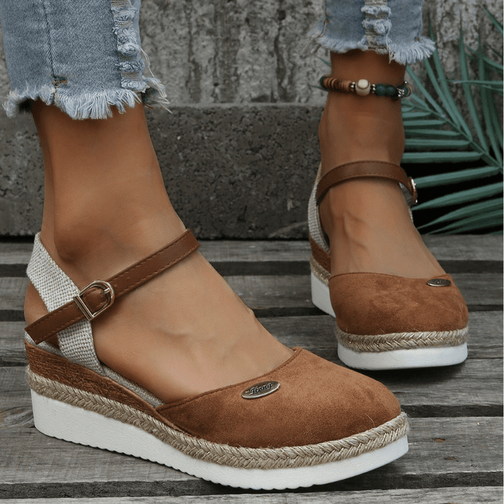Carina Damskie Sandały – Eleganckie Koturny z Regulowanym Zapięciem na Klamrę i Boho Stylem