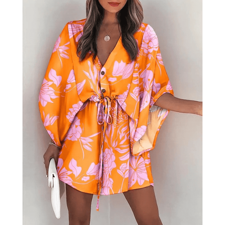 Mini sukienka boho Cilla z kwiatowym wzorem, krótkimi rękawami i krojem kimono na lato