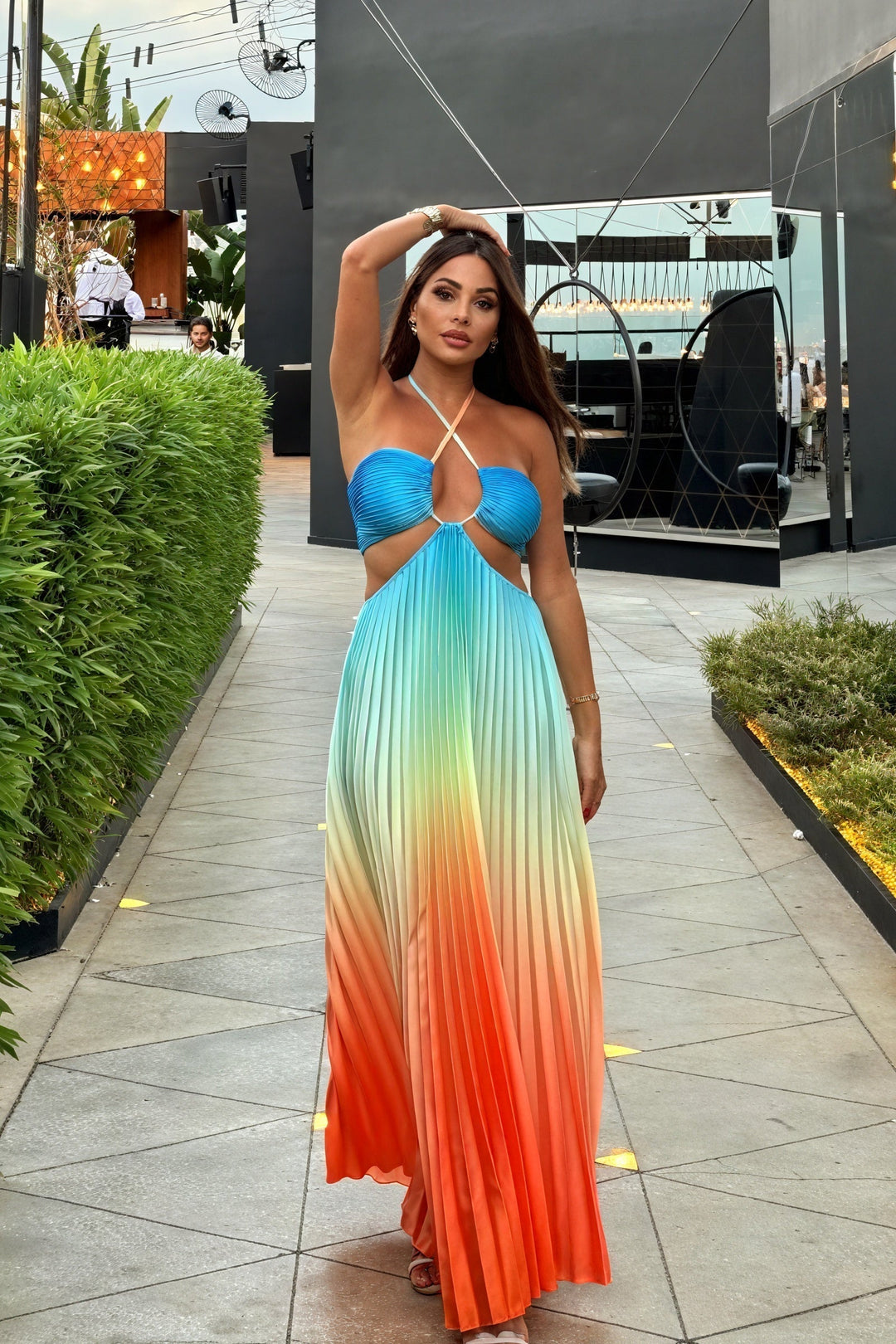 Genoveffa Sukienka Maxi Plisowana – Elegancja z Dekoltem Halter i Wyszukany Styl na Okazje Specjalne