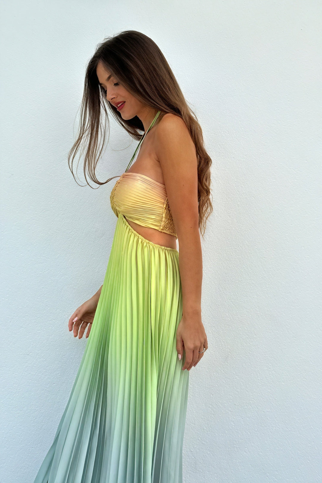 Genoveffa Sukienka Maxi Plisowana – Elegancja z Dekoltem Halter i Wyszukany Styl na Okazje Specjalne
