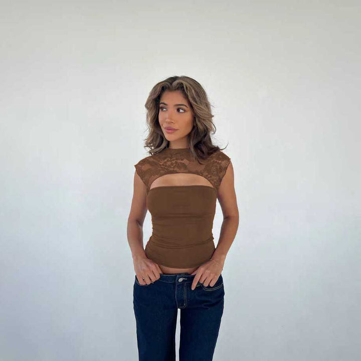 Bluzka Damska Hailey – Dopasowany Top z Koronkowymi Detalami i Krótkim Rękawem na Letni Look