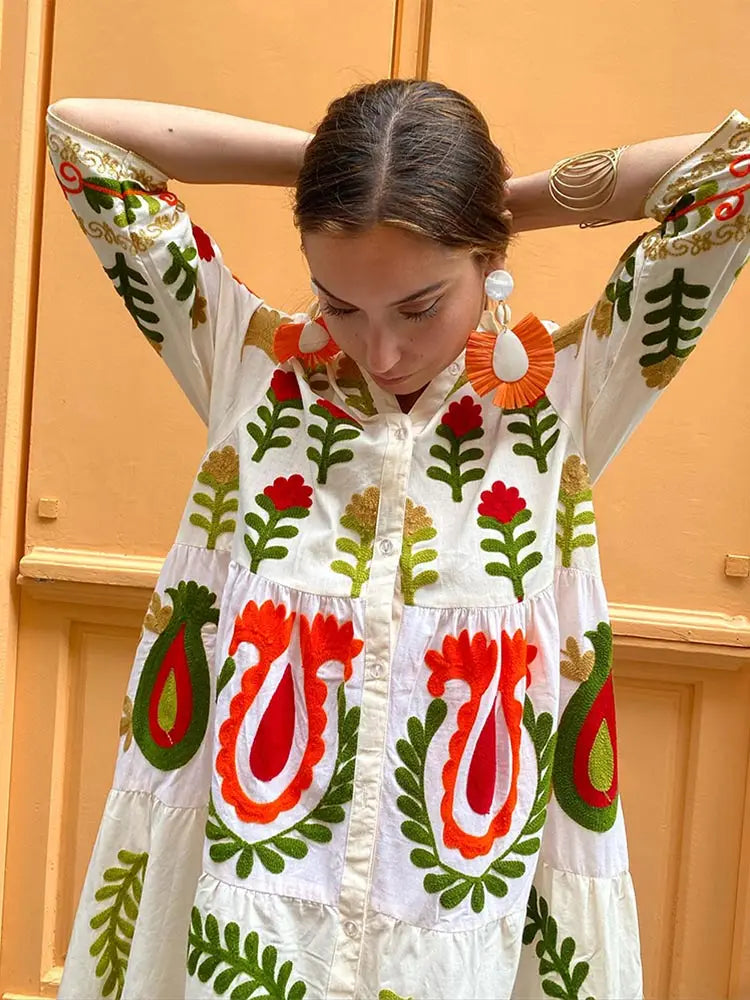 Celia Sukienka Maxi Damska – Długa Bawełniana Sukienka z Boho Haftami i Kolorowymi Detalami