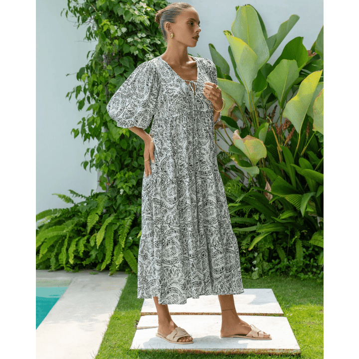 Rosina Długa Sukienka Looksy – Abstrakcyjny boho wzór i zwiewny, warstwowy fason