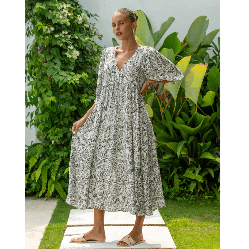 Rosina Długa Sukienka Looksy – Abstrakcyjny boho wzór i zwiewny, warstwowy fason