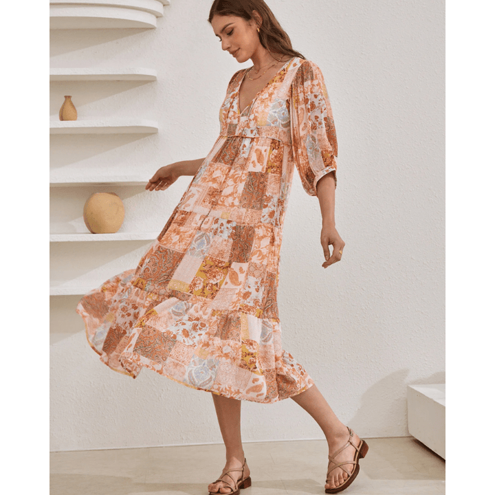 Rosina Długa Sukienka Looksy – Abstrakcyjny boho wzór i zwiewny, warstwowy fason