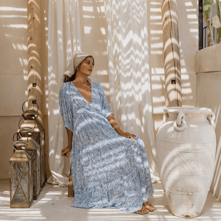 Rosina Długa Sukienka Looksy – Abstrakcyjny boho wzór i zwiewny, warstwowy fason