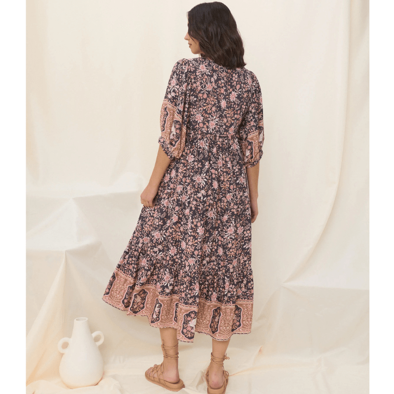 Runa Sukienka Midi Looksy – Kwiatowy wzór i lekkie bufiaste rękawy na lato