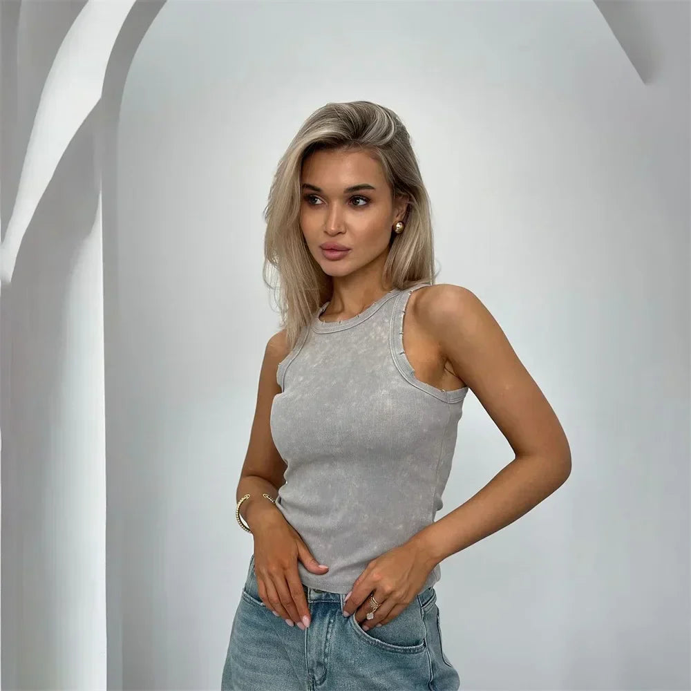 Top Damski Ruby – Krótki Bezrękawnik z Prążkowanej Dzianiny w Stylu Retro