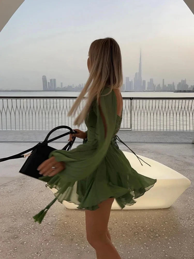 Jasmine Sukienka Damska Mini – Zielona Plisowana Sukienka z Długimi Rękawami i Seksownym Dekoltem w Serek