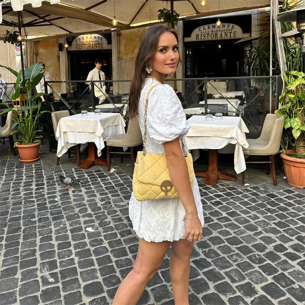 Sukienka Damska Charlotte – Elegancka Sukienka o Ponadczasowym Designie z Luksusowej i Komfortowej Tkaniny