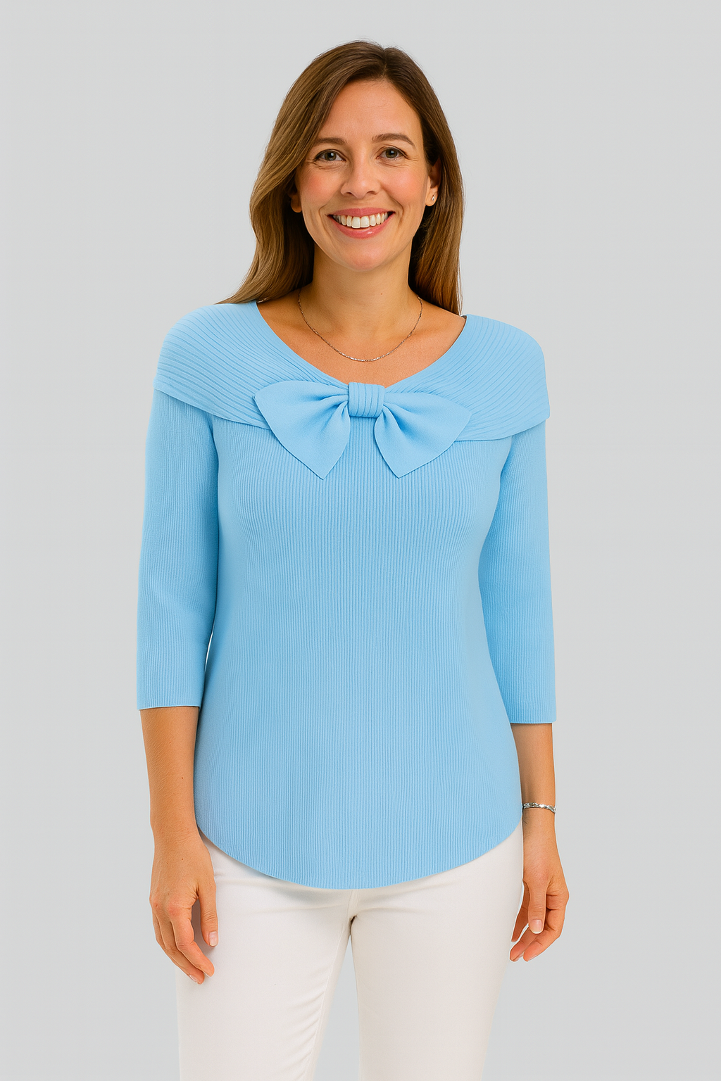 Serenna | Klasyczny sweter dzianinowy z okrągłym dekoltem i detalem w postaci kokardy