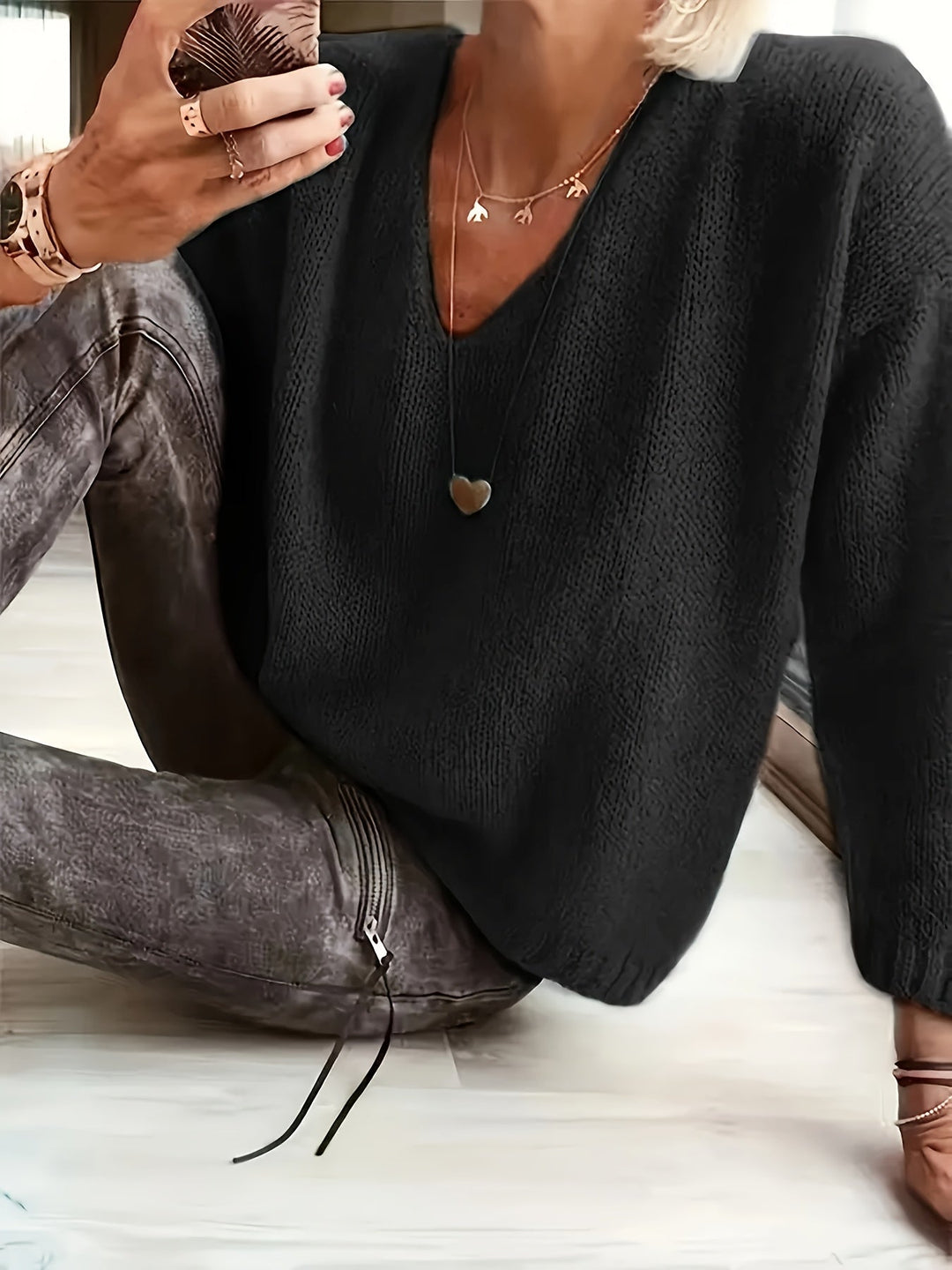 Abby | Klasyczny Lekki Sweter Dzianinowy z Dekoltem w Serek