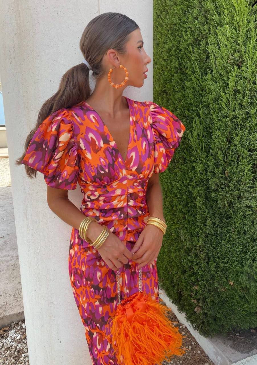 Sofia Sukienka Damska – Dopasowana Sukienka Midi z Wyrazistym Printem i Eleganckimi Bufiastymi Rękawami