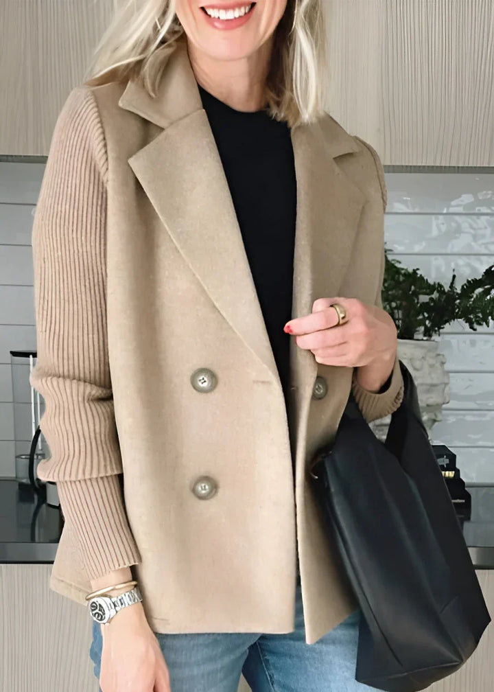 Liane Płaszcz Damski – Elegancki Płaszcz o Ponadczasowym Designie, Wyszczuplającym Kroju i Stylowych Guzikach