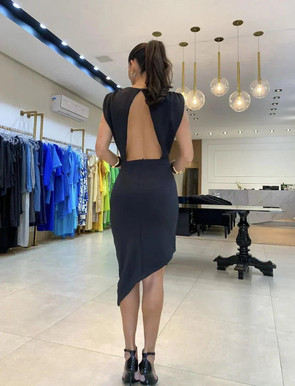 Sukienka Damska Joan – Elegancka i Swobodna Letnia Sukienka z Luźnym Krojem i Kobiecym Wyglądem